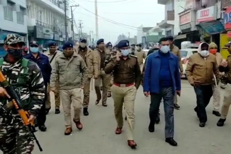 उत्‍तराखंड न्यूज़ : प्रशासन ने निकाला चुनाव को लेकर फ्लैग मार्च, मतदान करने की अपील जनता से कीl