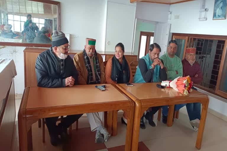 उत्‍तराखंड न्यूज़ मसूरी : चुनाव आचार संहिता के उल्लंघन का आरोप लगाते हुए कांग्रेस नेताओं ने भाजपा सरकार पर साधा निशाना