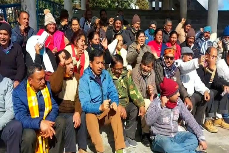 उत्‍तराखंड न्यूज़ पिथौरागढ़ : प्रदेश आंदोलनकारी का दर्जा दिए जाने की मांग तेज, भाजपा कार्यकर्ताओं ने किया पार्टी से इस्तीफा देने का ऐलान