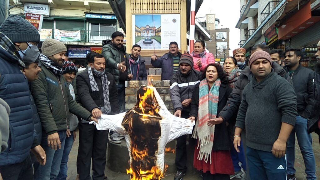 उत्‍तराखंड न्यूज़ मसूरी : प्रधानमंत्री की सुरक्षा में चूक को लेकर भाजपा कार्यकर्ताओं ने पुतला दहन किया