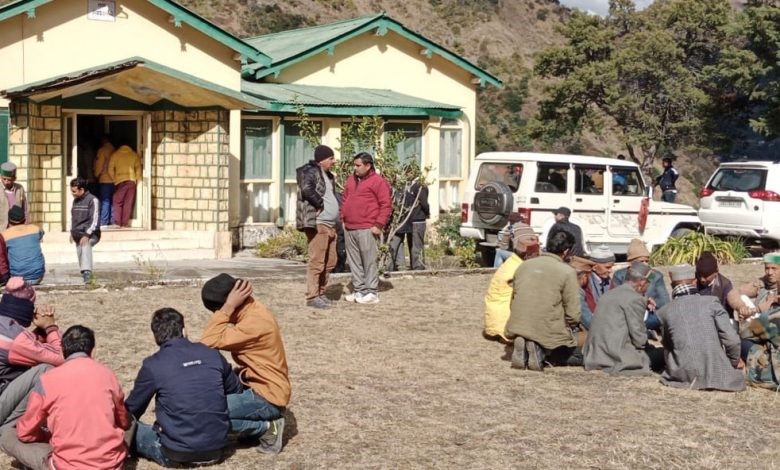 उत्‍तराखंड न्यूज़ : जांच कमेटी कांग्रेस कमेटी प्रखंड नैनबाग के अध्यक्ष को लेकर पहुंची