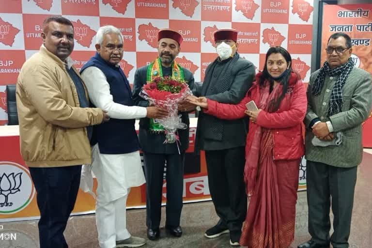 उत्‍तराखंड न्यूज़ : चुनाव से पहले आप को बड़ा झटका, बीजेपी में शामिल हुए रविंद्र जुगरान