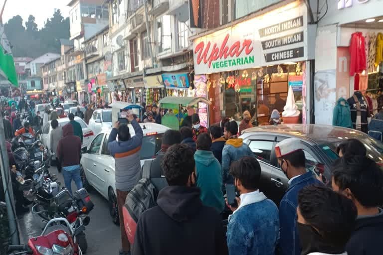 उत्‍तराखंड मसूरी नए साल का जश्न : सैलानियों का जमावड़ा मसूरी में नए साल में लगा रहा