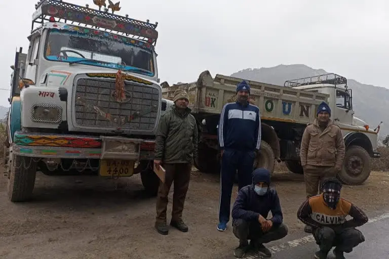 उत्‍तराखंड पिथौरागढ़ न्यूज़ : तीन शराब तस्कर को पिथौरागढ़ पुलिस ने किया गिरफ्तार