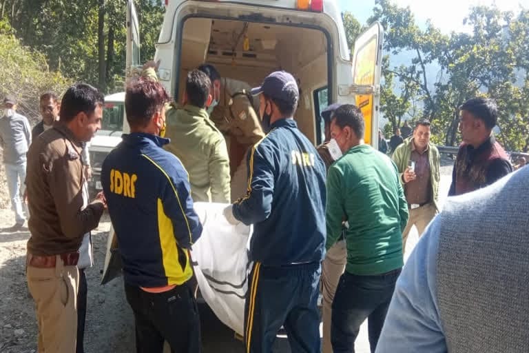 पौड़ी उत्‍तराखंड न्यूज़ : सड़क हादसे में पौड़ी के दुगड्डा में तीन शिक्षकों की मौत, 5 पर्यटक नैनीताल में भी घायल