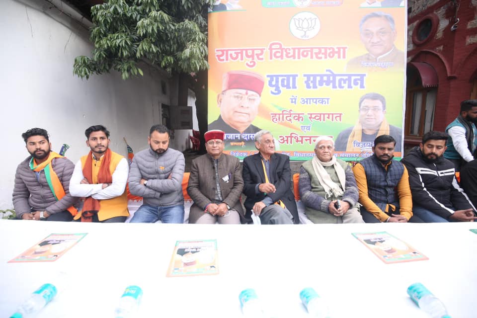 उत्तराखंड न्यूज़ : पूर्व सीएम विजय बहुगुणा ने भाजपा प्रत्याशी खजान दास के पक्ष में मांगे वोट