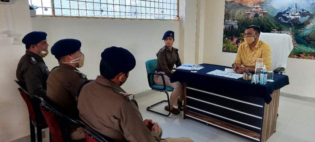 टिहरी उत्‍तराखंड ब्रेकिंग न्यूज़ : आगामी चारधाम यात्रा की तैयारियों को लेकर SSP टिहरी ने की यातायात कार्मिको की बैठक।