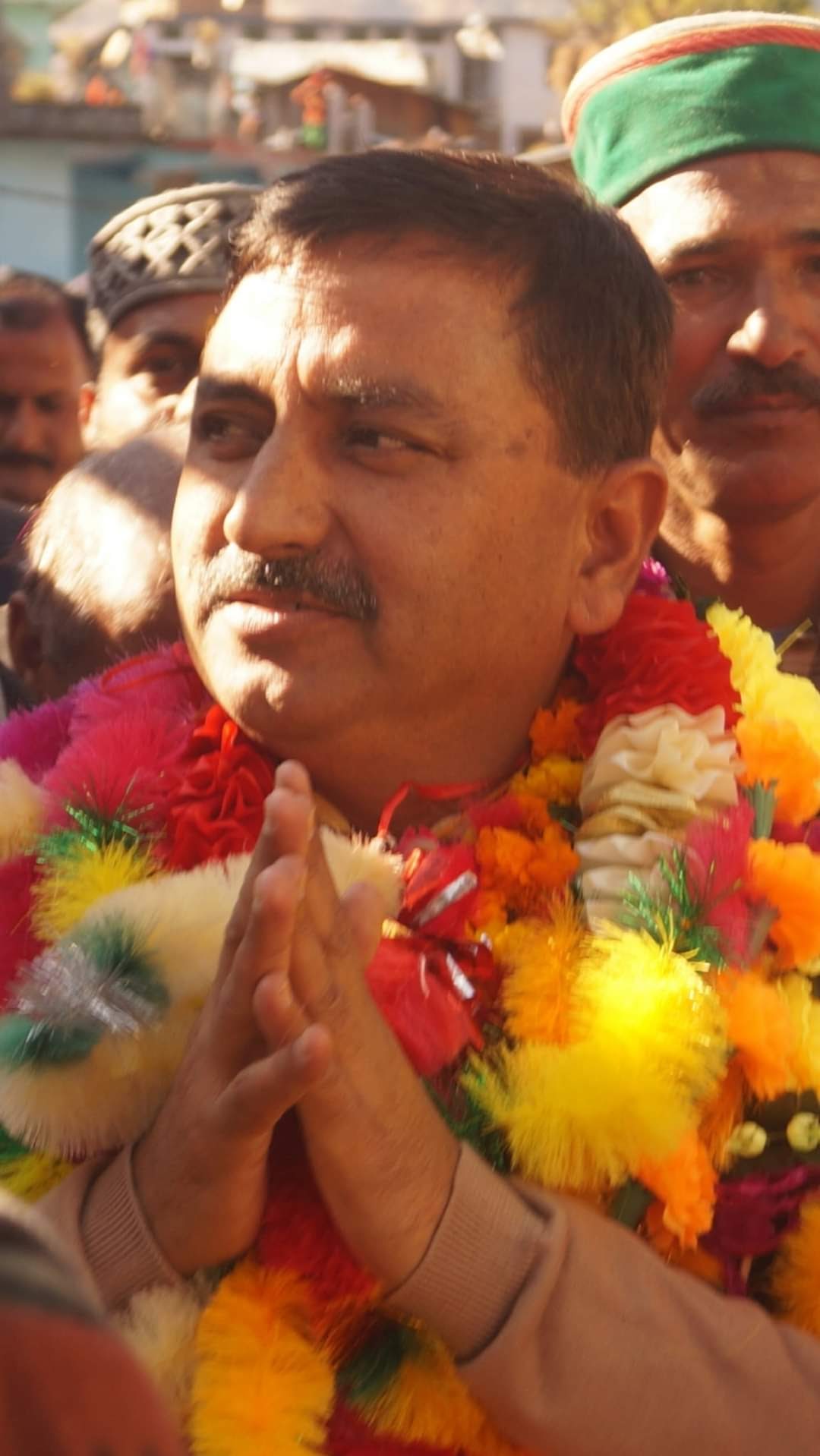 उत्‍तराखंड न्यूज़ धनोल्टी : धनोल्टी में महावीर सिंह रांगड को मिल रहा जनता का समर्थन , कहाँ काफिला निकल चुका है। जीत कर ही दम लूंगा।