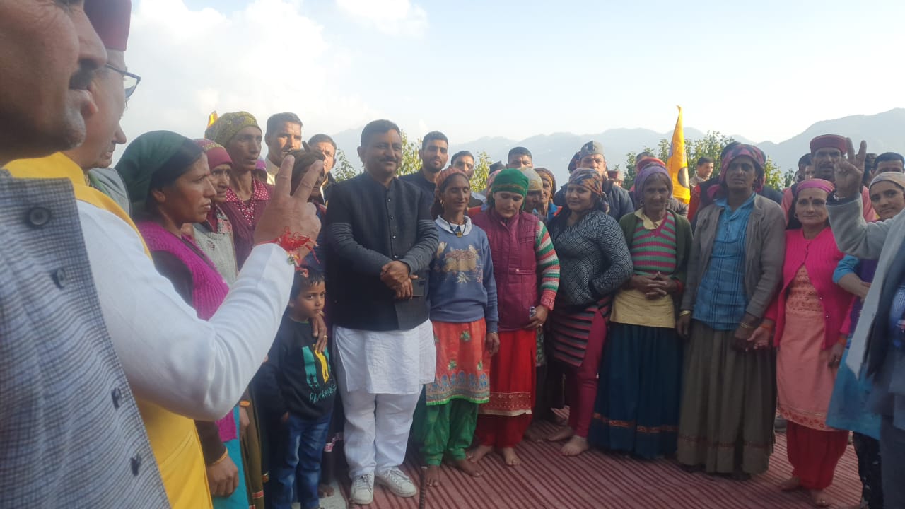 उत्‍तराखंड धनौल्टी न्यूज़ : धनौल्टी सीट से निर्दलीय प्रत्याशी महावीर सिंह रांगड़ ने ग्रामीणों से अपील की कि उन्हें विस चुनाव में आशीर्वाद देकर विधानसभा में भेज दें