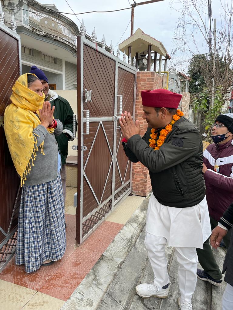 उत्‍तराखंड ब्रेकिंग न्यूज़ : धर्मपुर के धर्म युद्ध में निर्दलीय प्रत्याशी बीर सिंह पंवार ने आज डोर टू डोर चुनाव प्रचार किया