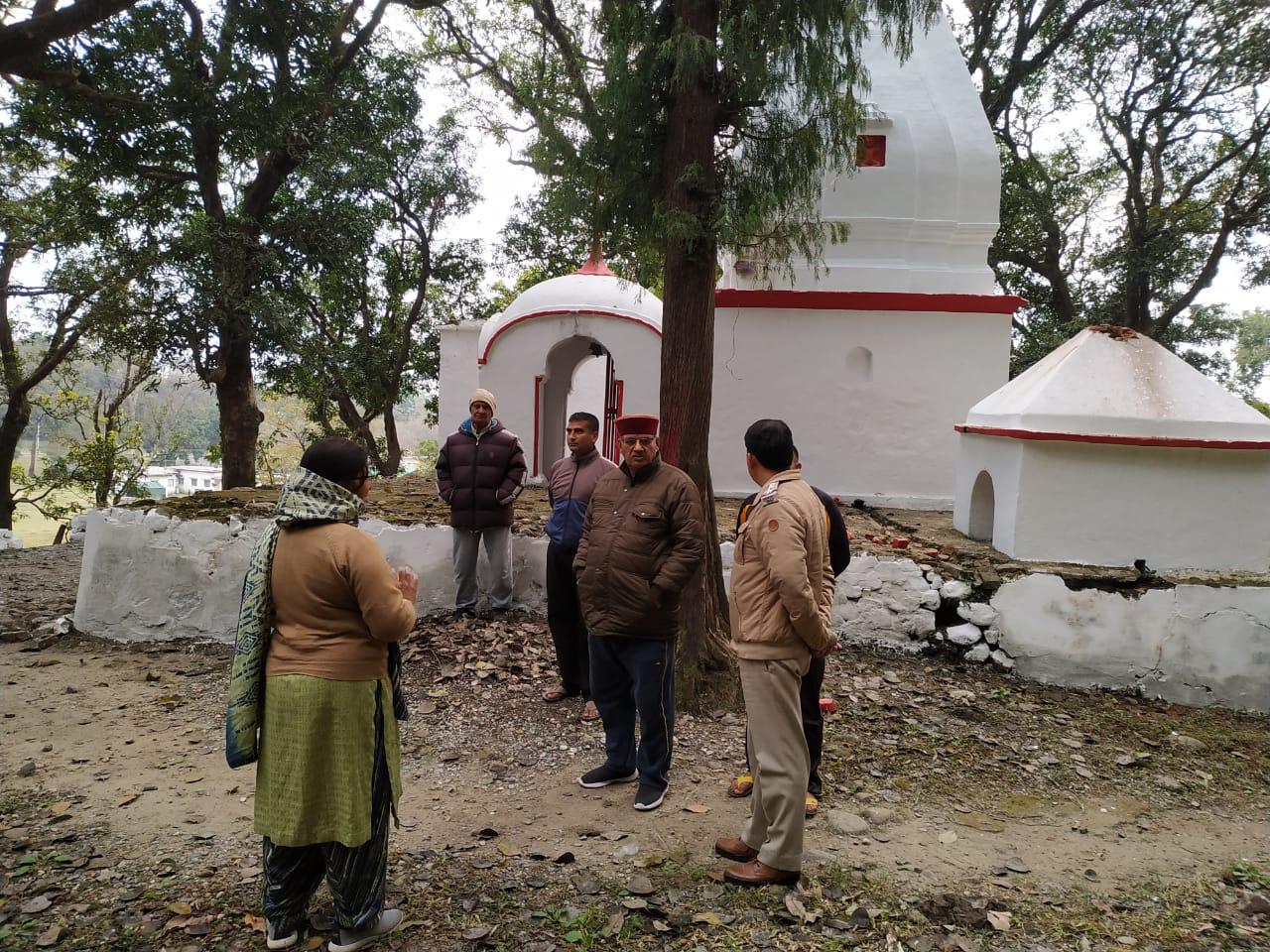 उत्‍तराखंड ब्रेकिंग न्यूज़ :आकाशीय बिजली गिरने से हुए नुकसान का जायजा लेने पुरोहितवाला पहुंचे, गणेश जोशी।