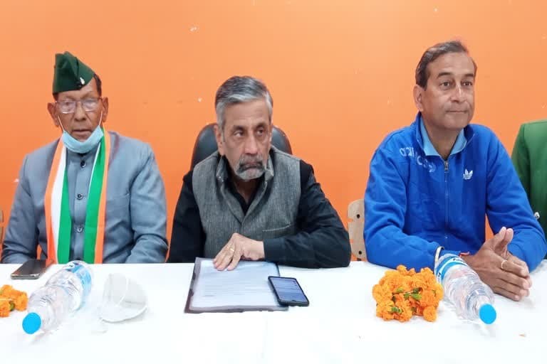 उत्‍तराखंड न्यूज़ : पूर्व सैनिकों के बहाने कांग्रेस ने बीजेपी पर लगाया पेंशन पर राजनीति करने का आरोप