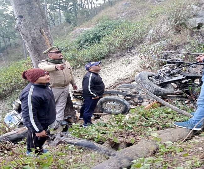 चंपावत उत्तराखंड न्यूज़ : बारात से लौट रहा वाहन खाई में गिरा, 14 लोगों की मौत, चालक समेत दो गंभीर