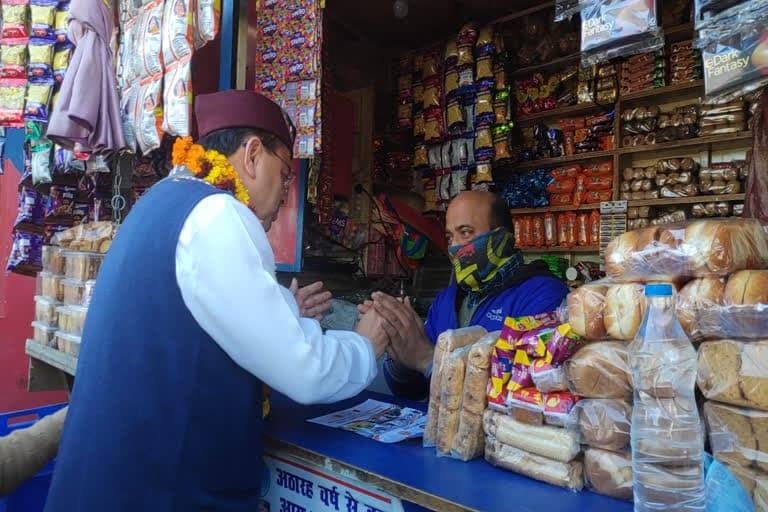 उत्‍तराखंड न्यूज़ पौड़ी : दिव्यांग कांता प्रसाद खिल उठे जब सीएम धामी ने हाथ मिलाया , तस्वीरें सहेज कर रख ली हैं