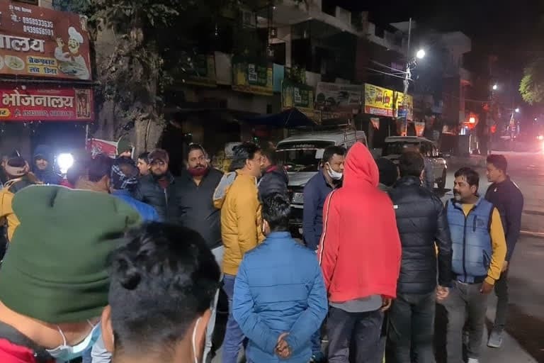 उत्‍तराखंड न्यूज़ हरिद्वार : कनखल थाना क्षेत्र में कांग्रेस प्रत्याशी का बैनर हटाने को लेकर हंगामा, अधिकारी का घेराव किया