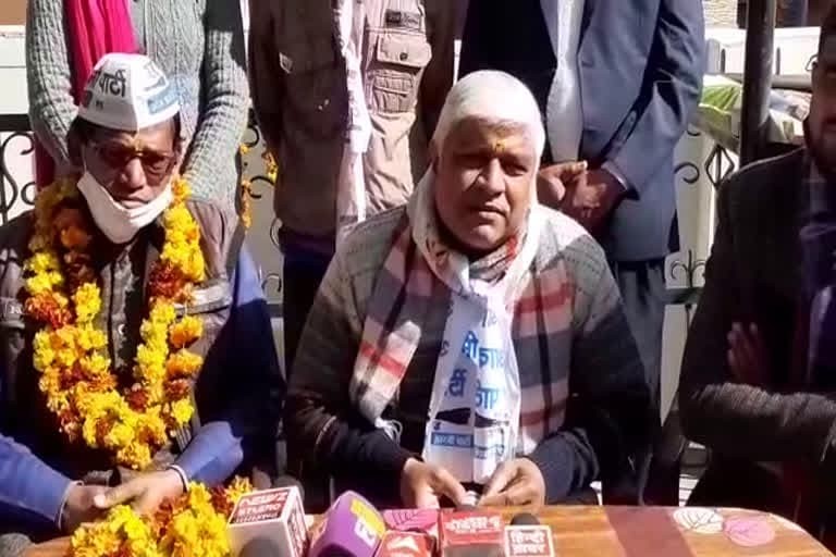 उत्‍तराखंड न्यूज़ पौड़ी : आप प्रत्याशी मनोहर के पक्ष में मंत्री गौतम ने मांगे वोट , जनता से किया विकास का वादा