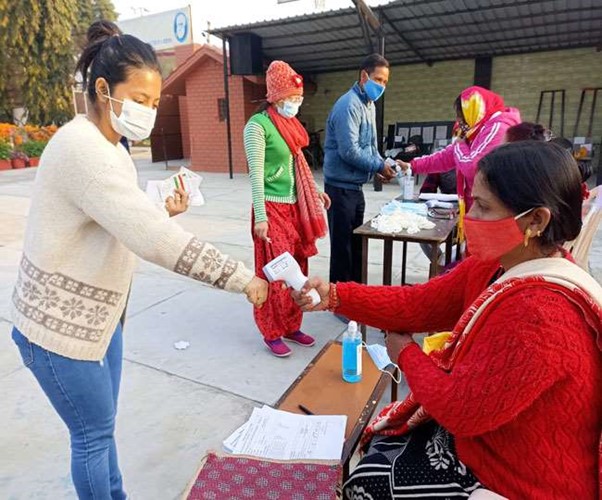 उत्तराखंड चुनाव : उत्तराखंड विधानसभा चुनाव कोरोना के साये में हुए , थर्मल स्क्रीनिंग के बाद ही एंट्री