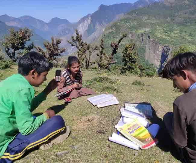 उत्‍तराखंड न्यूज़ बजट 2022: पढ़ाई से वंचित रहे छात्रों को कोरोना काल में दी गई राहत