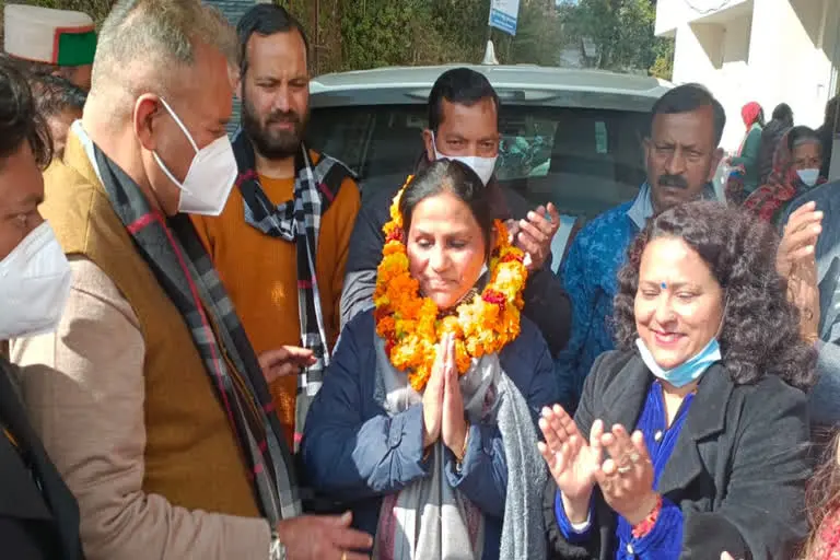 मसूरी उत्‍तराखंड न्यूज़ : कैबिनेट मंत्री गणेश जोशी ने किया अस्पताल का निरीक्षण, नर्स एलवीना फ्रांसिस को किया सम्मानित