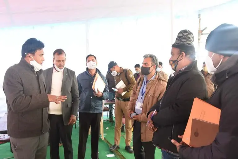 उत्‍तराखंड ब्रेकिंग न्यूज़ देहरादून : स्ट्रॉन्ग रूम का निरीक्षण जिला निर्वाचन पदाधिकारी ने किया , त्रिचक्रीय सुरक्षा का घेरा 24 घंटे रहेगा