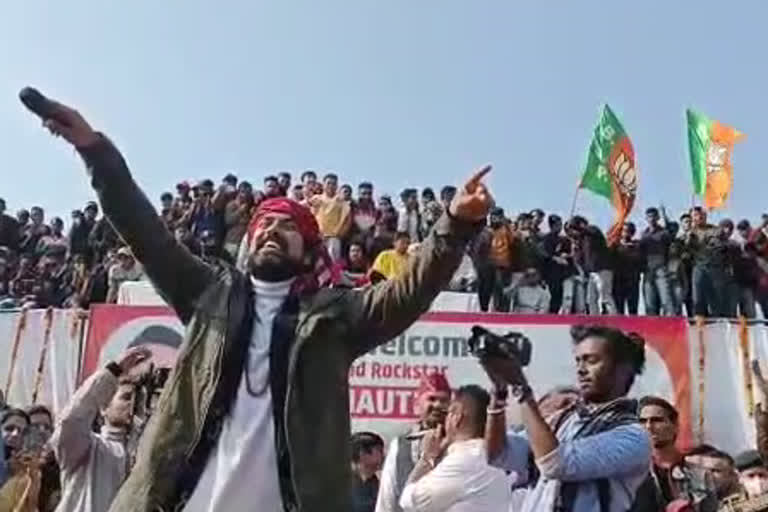 उत्तराखंड न्यूज: खटीमा में जुबिन नौटियाल ने सीएम धामी के लिए किया प्रचार, गीत गाकर जनता से मांगे वोट