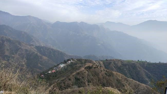 उत्‍तराखंड न्यूज़ चकराता : कालसी के तीन गांव प्रतिदिन चार किलोमीटर पैदल दूरी नाप रहे