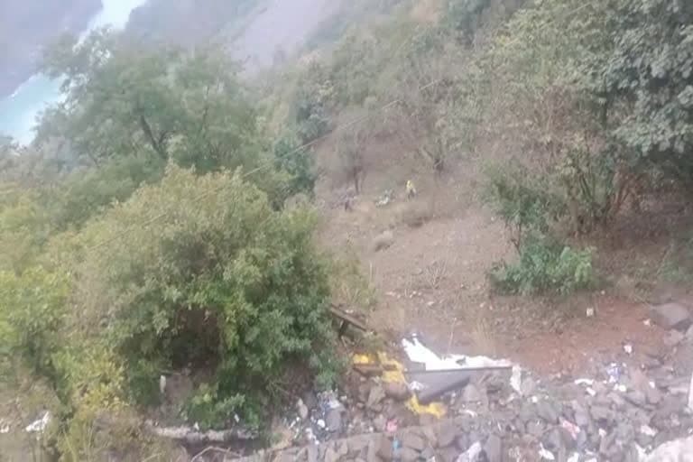 उत्‍तराखंड न्यूज़ : ट्रक देवप्रयाग के पास खाई में गिरा, 2 लोगों की मौत, 7 गंभीर रूप से घायल