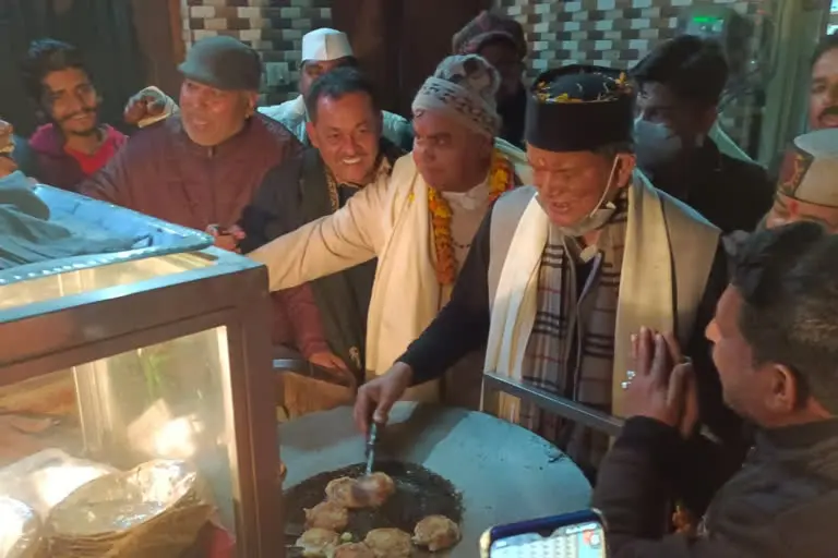 उत्‍तराखंड न्यूज़ : हरीश रावत ने हरिद्वार में टिक्की सेंकी