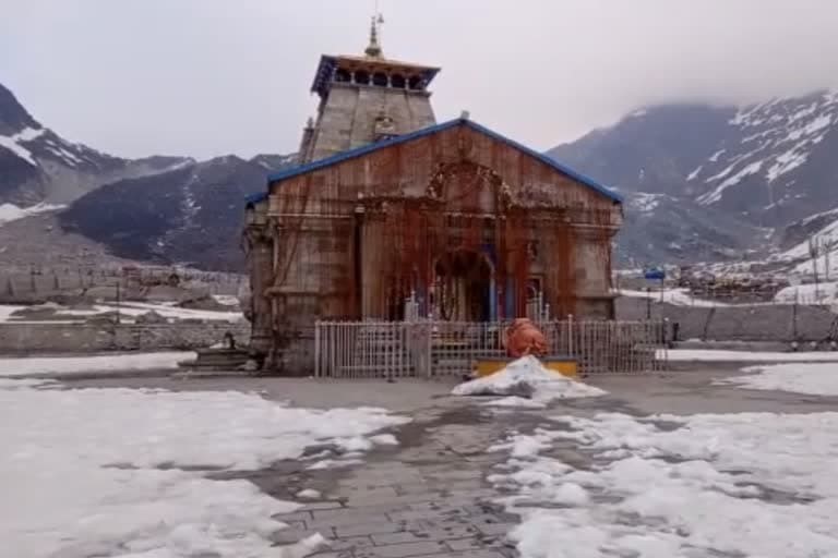 उत्‍तराखंड न्यूज़ : केदारनाथ धाम में घोड़ों और खच्चरों की आवाजाही शुरू हुई और पैदल मार्ग से बर्फ हटाई गई।