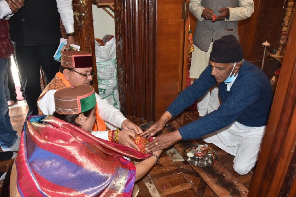  उत्‍तराखंड न्यूज़ : महासू देवता के दरबार में पहुंचे मुख्यमंत्री पुष्कर सिंह धामी, मदन कौशिक भी थे मौजूद