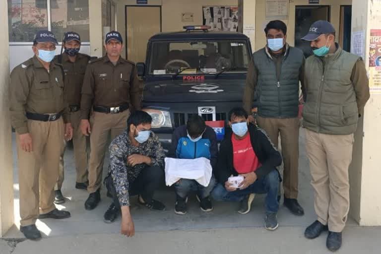 उत्‍तराखंड न्यूज़ : तीन स्मैक तस्कर देहरादून में गिरफ्तार, पुलिस का फर्जी आईकार्ड बचने के लिए बनाया था