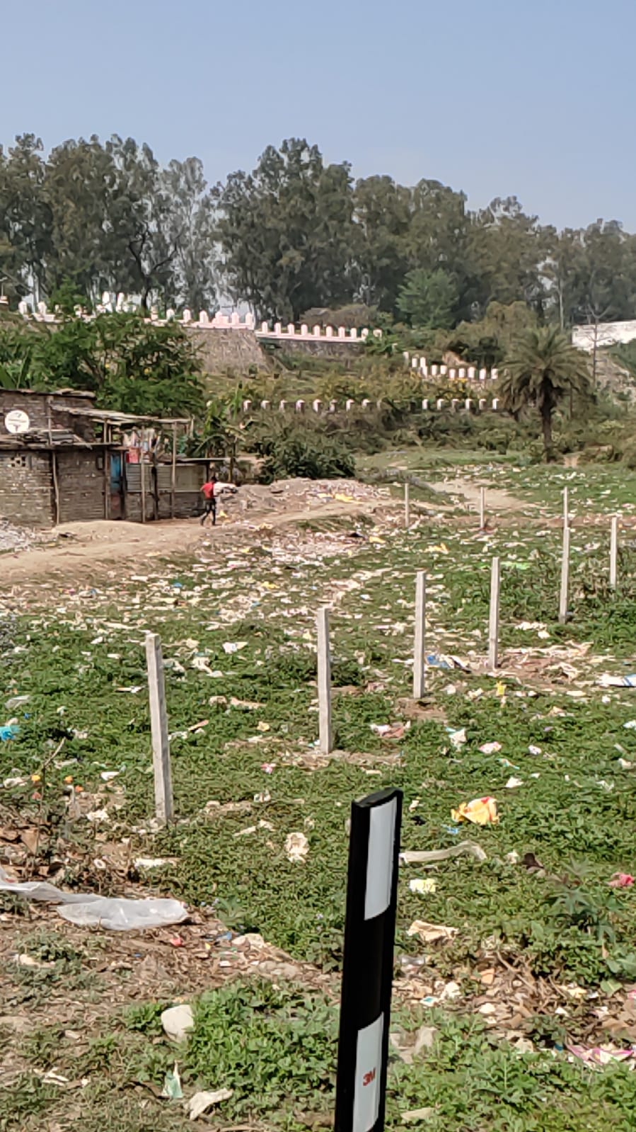 उत्‍तराखंड न्यूज़ : नगर निगम की जमीन पर एकता विहार रोड पर अवैध कब्जा किया जा रहा है और प्रशासन चुप क्यों है