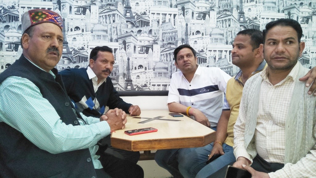 मसूरी उत्‍तराखंड न्यूज़ : पेयजल लाइन डालने का काम मसूरी माल रोड में पूरा हो गया है। 10 अप्रैल तक माल रोड की सड़कों की पूरी तरह मरम्मत कर दी जाएगी।