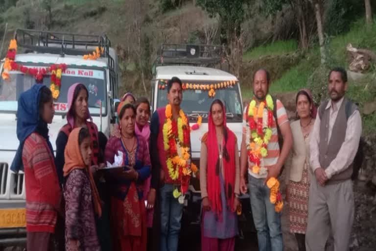 उत्‍तराखंड न्यूज़ : ब्यूंखी गांव में आजादी के बाद पहली बार पहुंचे वाहन, ग्रामीणों ने चालकों का इस तरह किया स्वागत