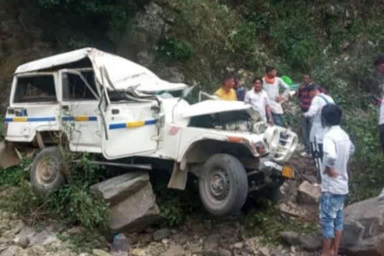 पौड़ी उत्‍तराखंड न्यूज़ : पुलिस ने मृतक के परिजनों की शिकायत पर पैठाणी हादसे में चालक को गिरफ्तार कर लिया है.