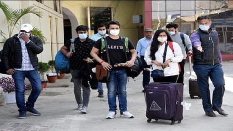 उत्‍तराखंड यूक्रेन संकट न्यूज़ : त्रासदी से डरी, लड़की लौटी और बोली- पीएम सर यूक्रेन के सैनिक भारतीय बच्चों को पीट रहे हैं