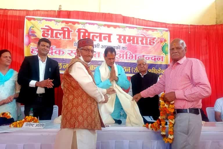 उत्‍तराखंड न्यूज़ : वरिष्ठ नागरिकों ने प्रेमचंद अग्रवाल को शॉल और माला पहनाकर उनका अभिनंदन किया , मतभेद भुलाकर करेंगे क्षेत्र का विकास