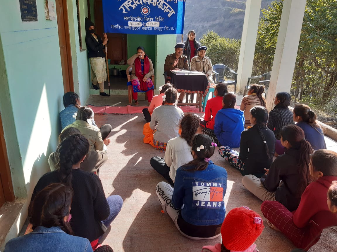 टिहरी उत्तराखंड ब्रेकिंग न्यूज़ : मादक पदार्थों के दुष्प्रभाव,साइबर,महिला संबंधी अपराधों को लेकर टिहरी पुलिस ने किया छात्र-छात्राओं को जागरूक।