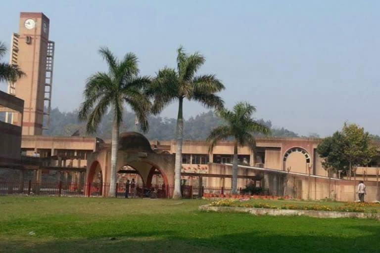 उत्‍तराखंड न्यूज़ : शिक्षक मोबाइल का इस्तेमाल स्कूलों में नहीं कर सकेंगे, लापरवाही पर होगी कार्रवाई