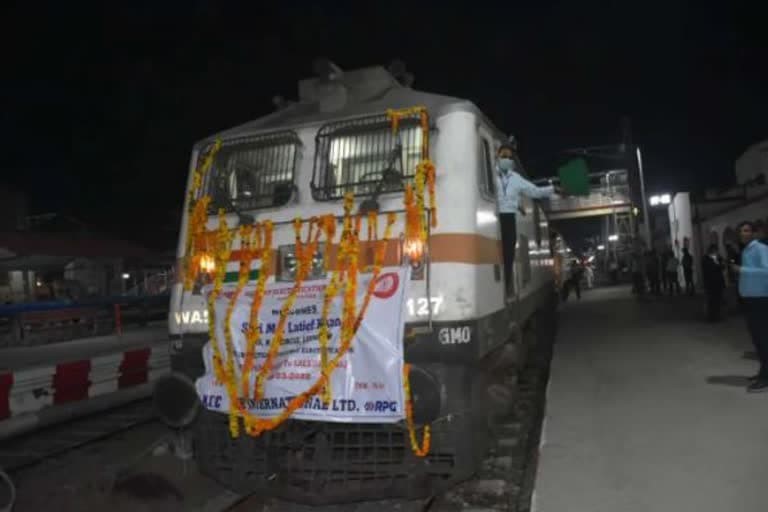 उत्‍तराखंड न्यूज़ : लालकुआं-भोजीपुरा ट्रैक पर इलेक्ट्रिक ट्रेन का ट्रायल , 110 किमी प्रति घंटे की रफ्तार से दौड़ी