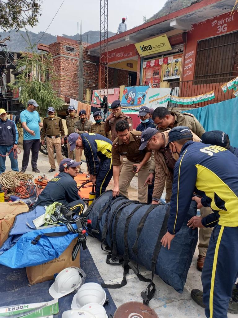 उत्‍तराखंड ब्रेकिंग न्यूज़ : संभावित आपदा/दुर्घटना से निपटने एवं चारधाम यात्रा के दृष्टिगत टिहरी पुलिस ने लिया आपदा संबंधी प्रशिक्षण।