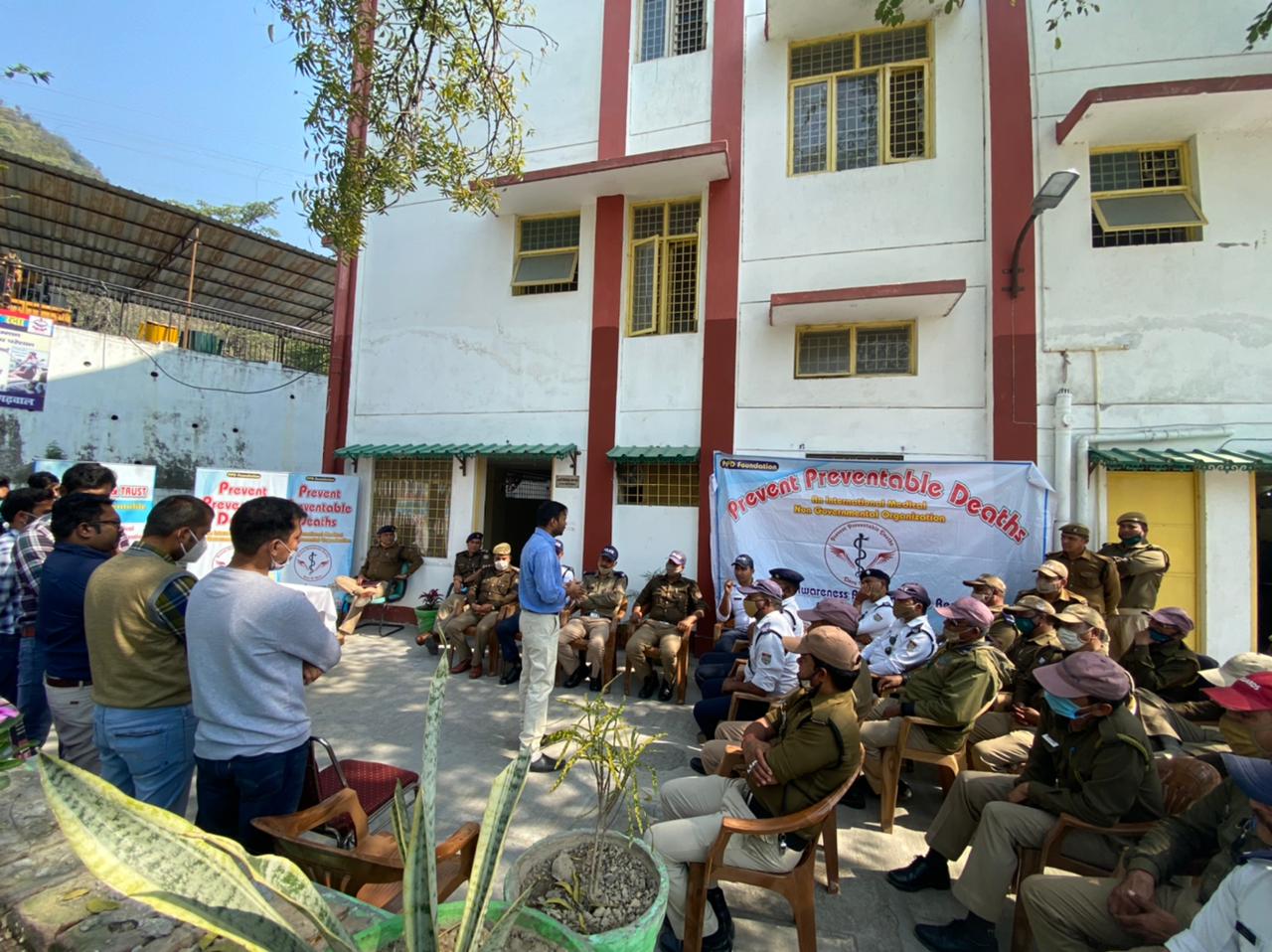 टिहरी उत्‍तराखंड न्यूज़ : चारधाम यात्रा के दृष्टिगत टिहरी पुलिस ने लिया प्राथमिक उपचार का प्रशिक्षण।