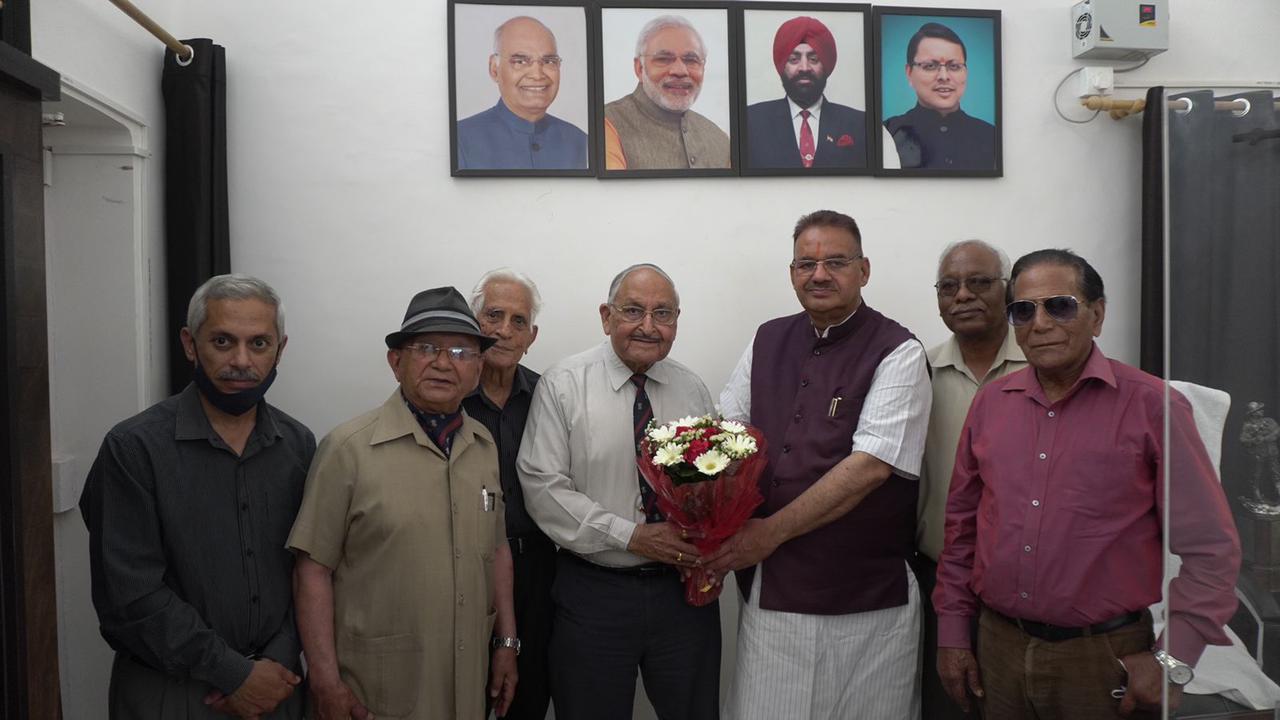 उत्‍तराखंड ब्रेकिंग न्यूज़ :भूतपूर्व सैनिक संगठन के पदाधिकारियों ने कैबिनेट मंत्री गणेश जोशी से मुलाकात कर सौंपा मांगपत्र