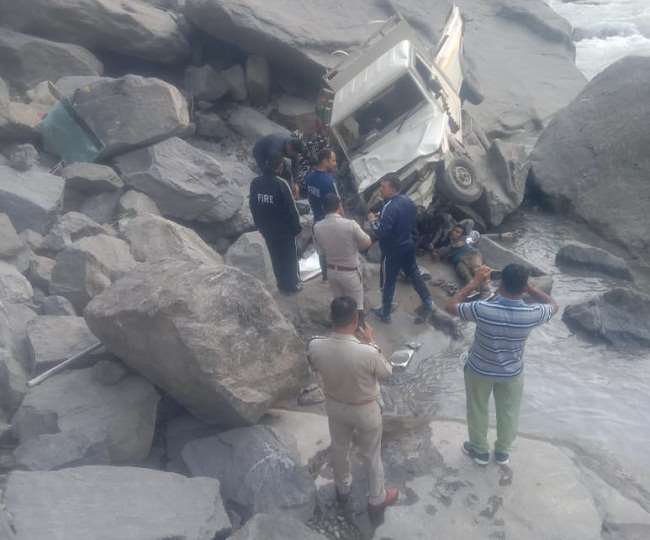 पिथौरागढ़ उत्‍तराखंड न्यूज़ : वाहन काली नदी में गिरा टनकपुर-तवाघाट हाईवे पर , एक की मौत, एक घायल