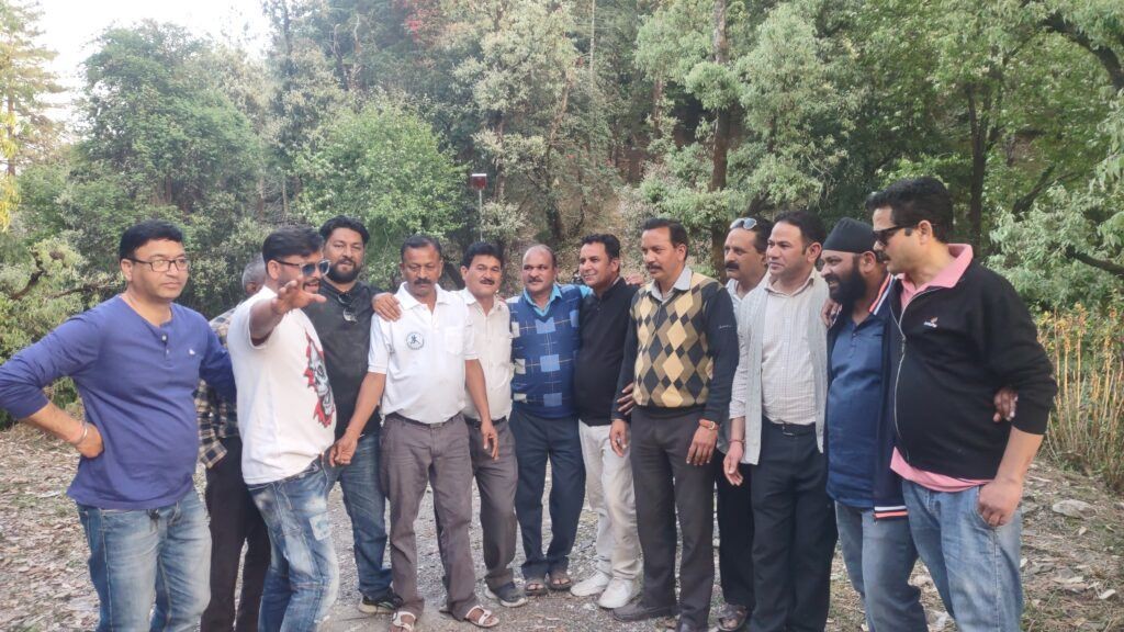 मसूरी उत्‍तराखंड न्यूज़ : मसूरी भाजपा कार्यकर्ताओं सहित स्थानीय लोगों ने जश्न मनाया।