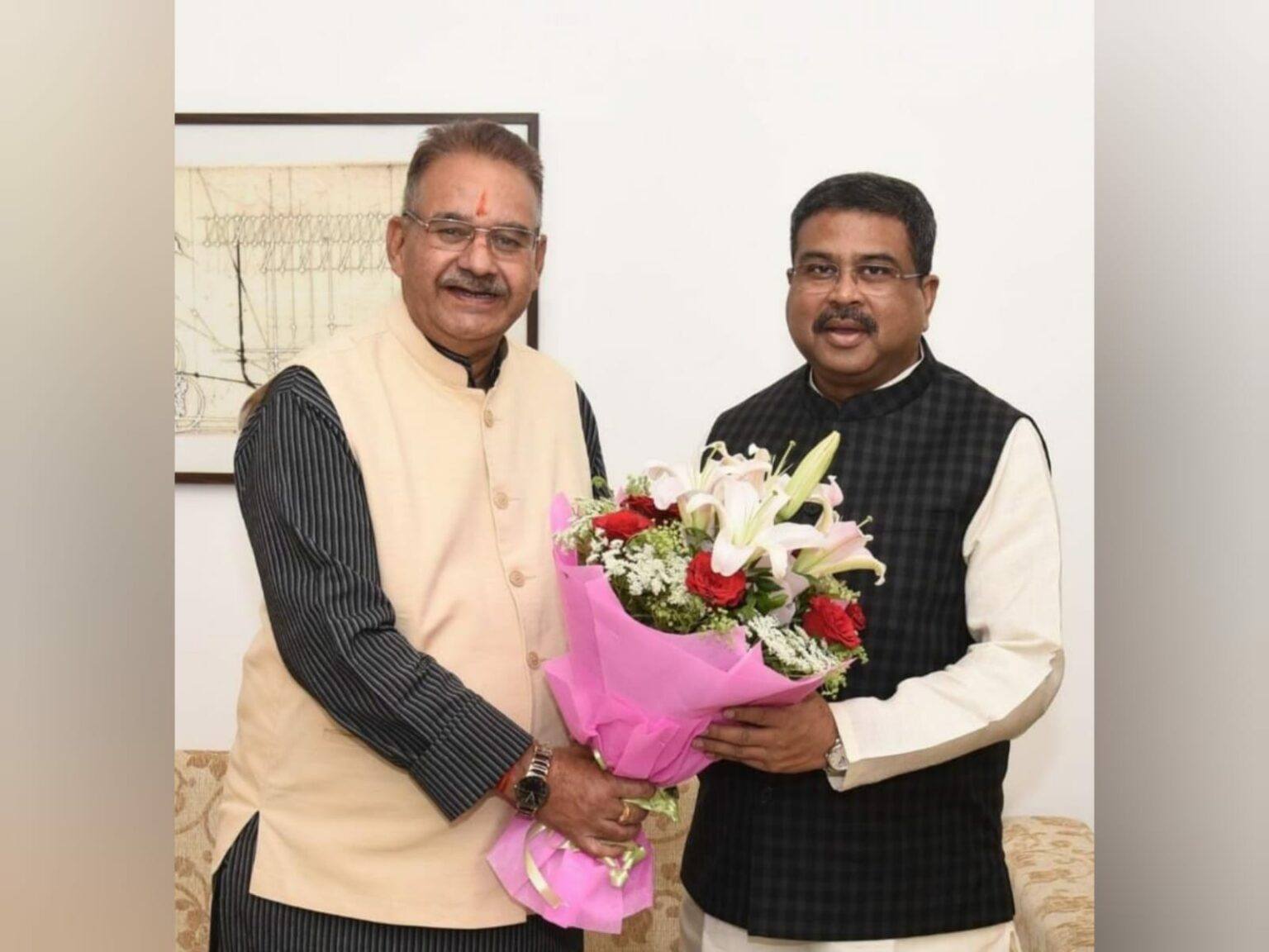 उत्‍तराखंड न्यूज़ : कैबिनेट मंत्री गणेश जोशी ने केंद्रीय मंत्री धर्मेंद्र प्रधान से मुलाकात की और केंद्रीय विद्यालय का अनुरोध किया।