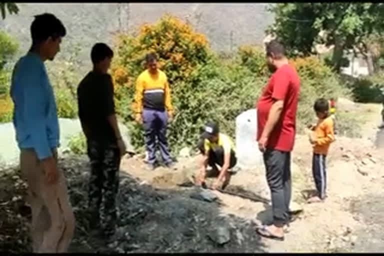 पौड़ी उत्‍तराखंड न्यूज़ : हर घर नल, हर घर जल योजना का टैंक टूटा सतपाल महाराज के चौबट्टाखाल में , पानी के लिए तरस रहे लोग
