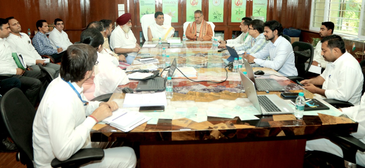 उत्‍तराखंड ब्रेकिंग न्यूज़ : कैबिनेट मंत्री गणेश जोशी ने पतंजलि योगपीठ में किया रामकथा श्रृवण।