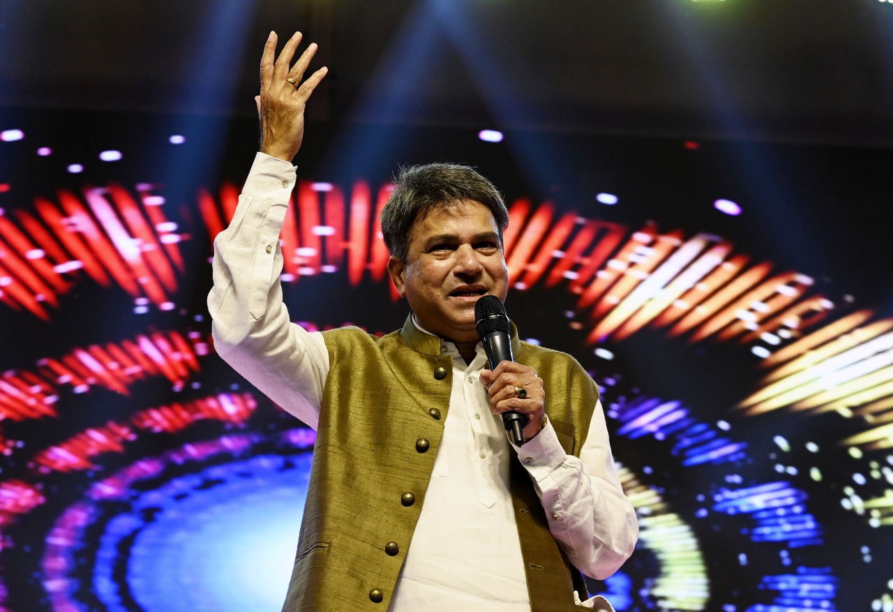 हुनर हाट में चला सुरेश वाडेकर के ‘चप्पा-चप्पा चरखा’ का जादू