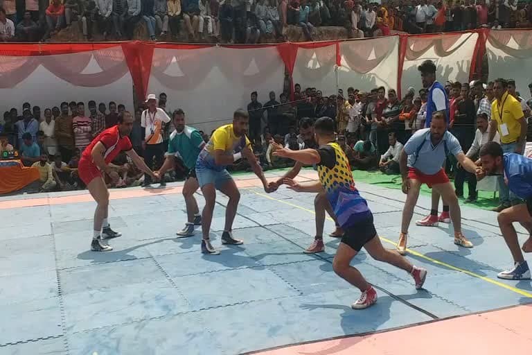 विकासनगर उत्‍तराखंड न्यूज़ : तीन दिवसीय खेलकूद प्रतियोगिता संपन्न, विजेताओं को मधु चौहान ने किया पुरस्कृत